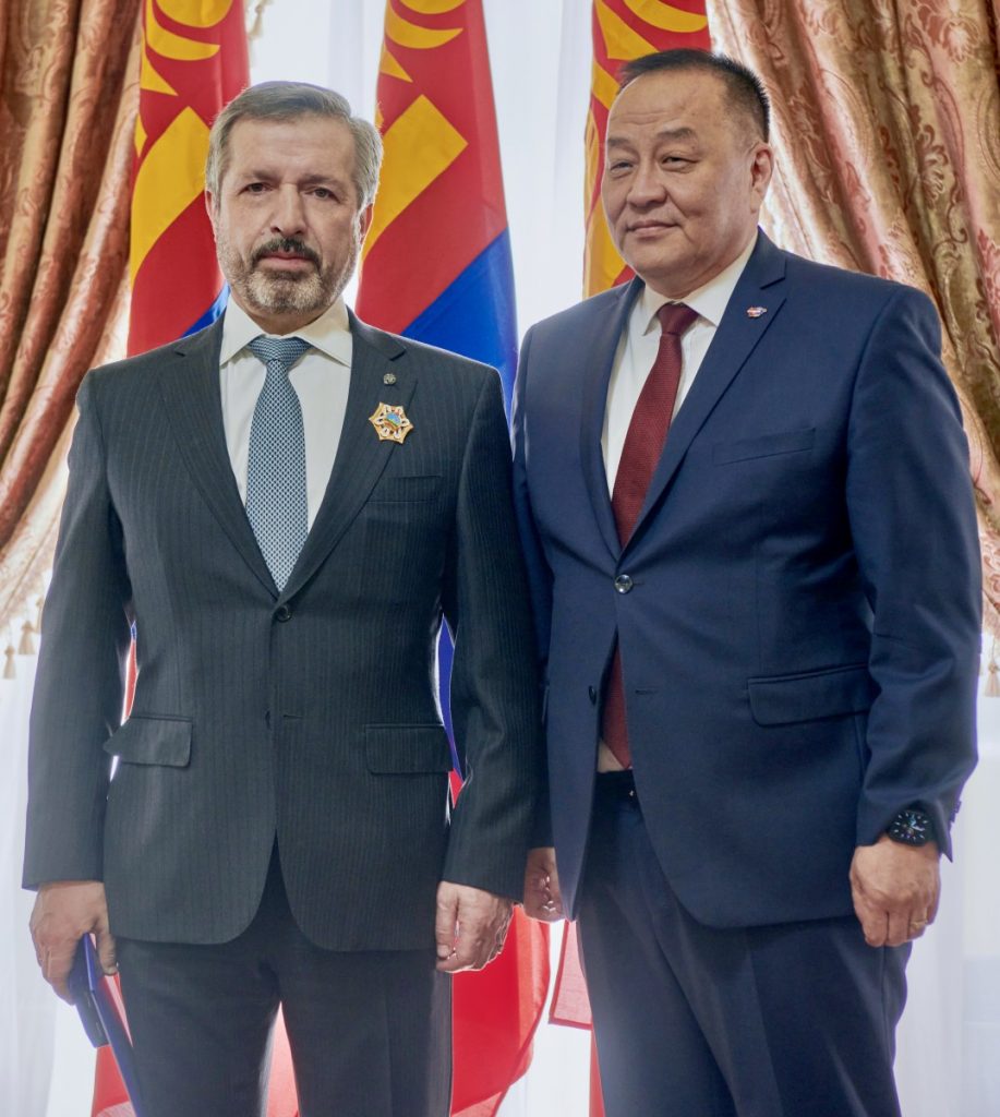 Награждение М.В.Лифшица_Посольство Монголии